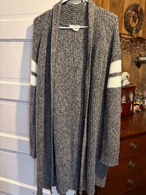 Cozy Open-Front Gray Cardigan Sweater with White Sleeve Stripes